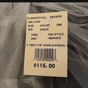 White veil 1970’s. Pearl details. Never worn.